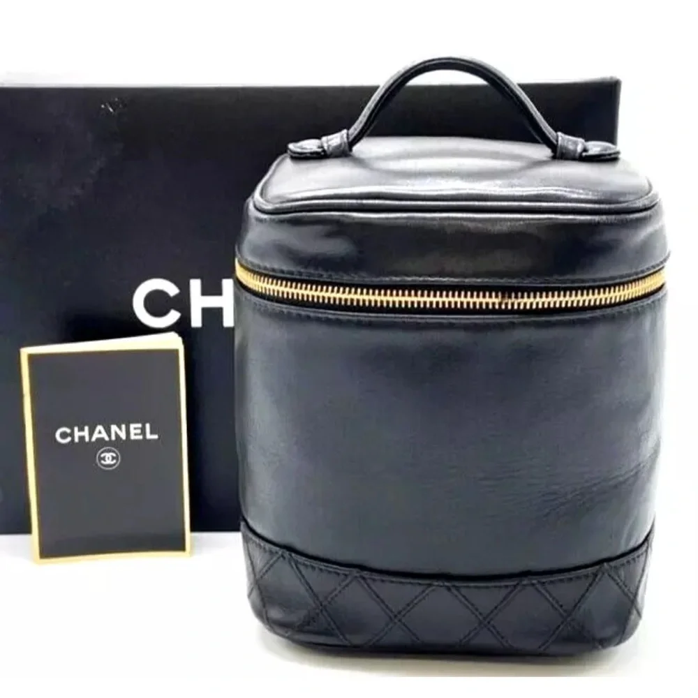 CHANEL COCO MARK MATTELLASSE LEATHER VANITY BAG TO CROSS BODY